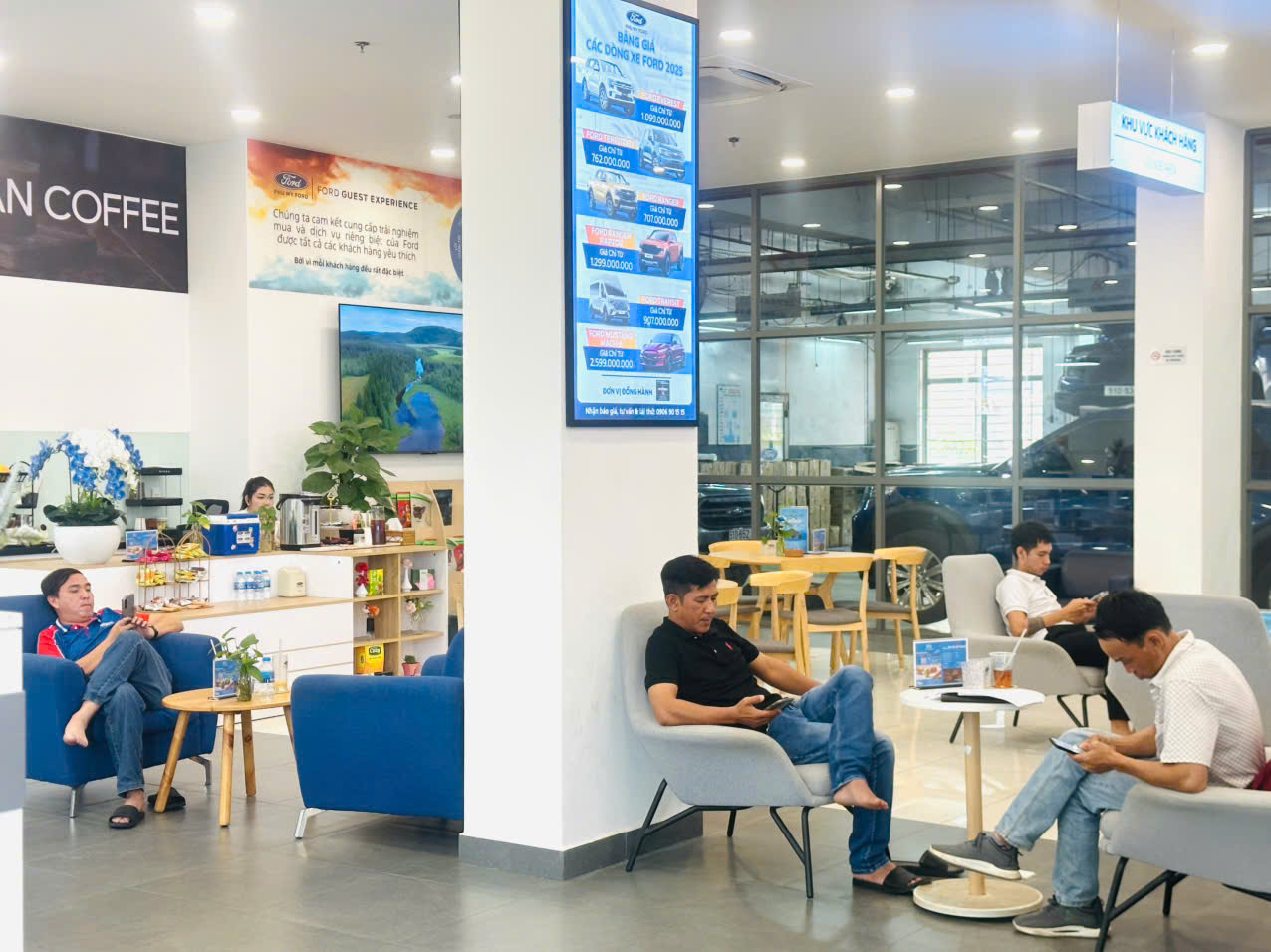 phòng chờ khách dịch vụ tại Ford Phú Mỹ
